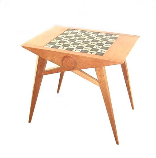 Maxime Old Chess Table