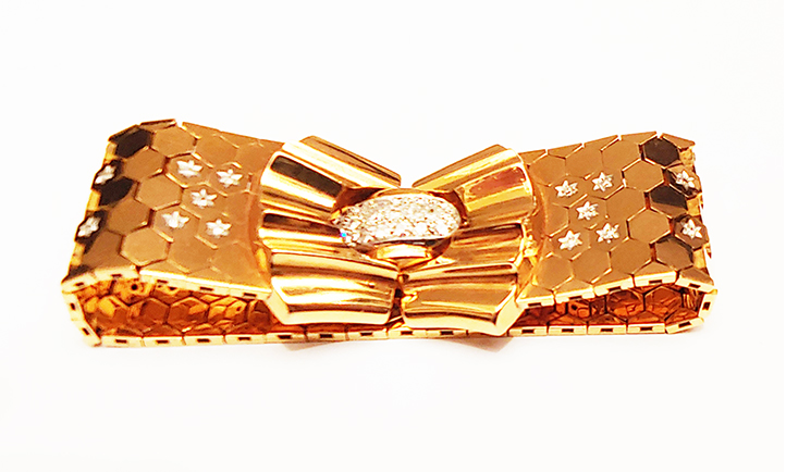 Gold 1930s bracelet With Diamonds.