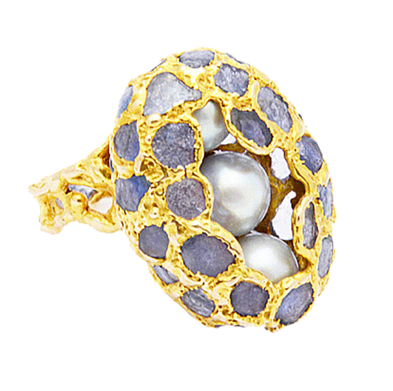 Ring with sapphires and pearls in gold.